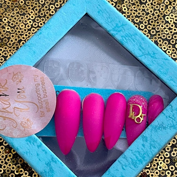 Press on nails - Picture 4 of 4